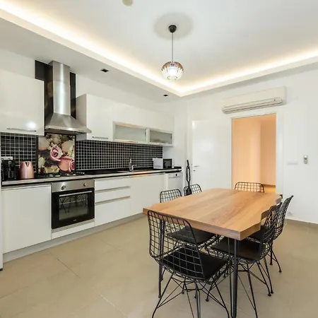 W Balcony And Pool In Antalya Apartman