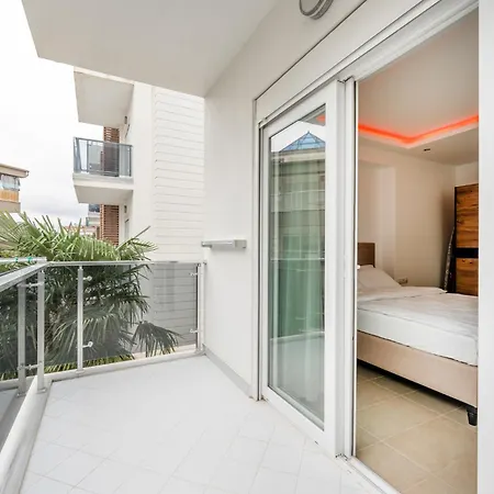 W Balcony And Pool In Antalya Appartement
